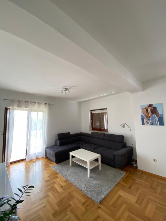 Apartments Irina Рованьска Экстерьер фото